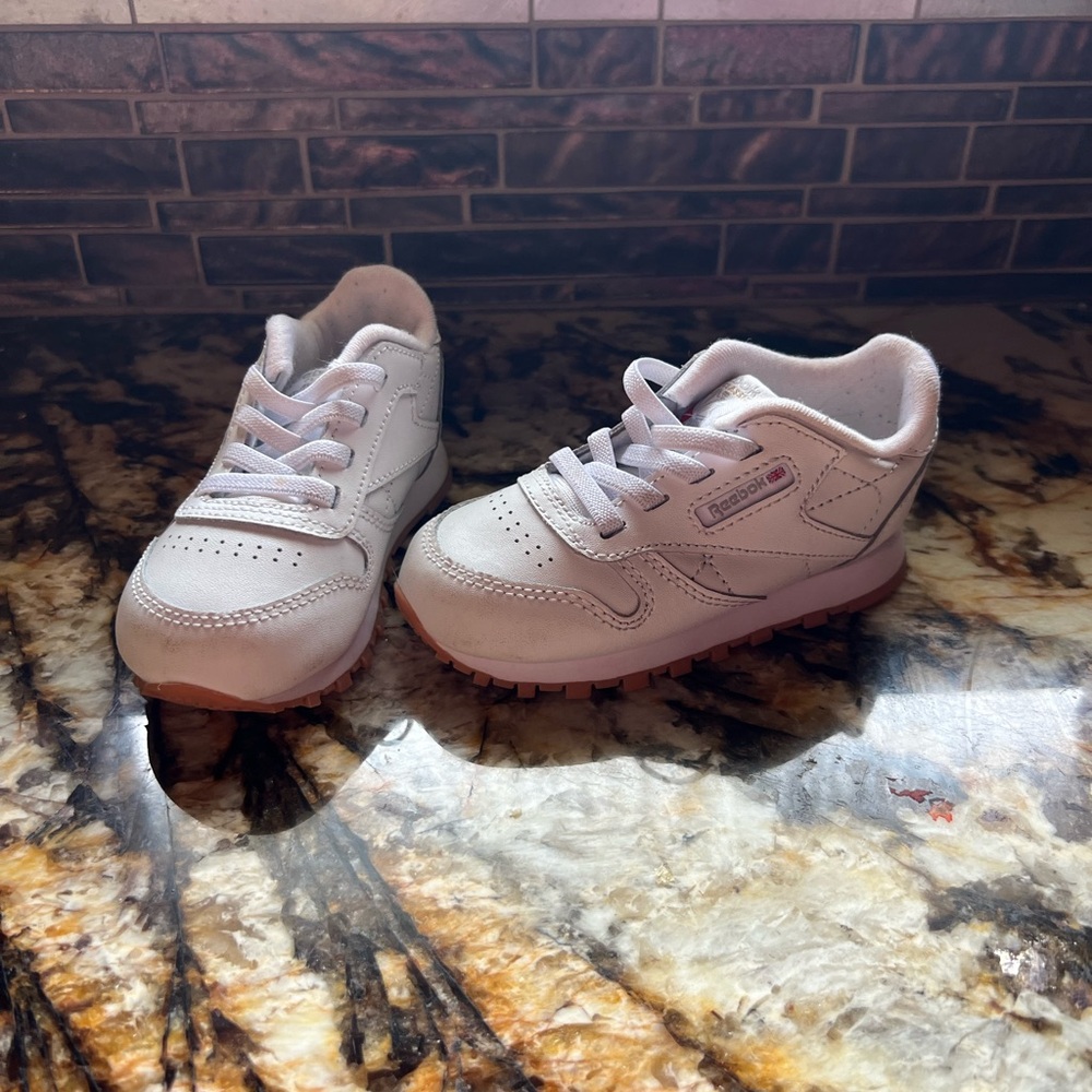 Size 7 white Reebok tennis shoes, worn a couple of times